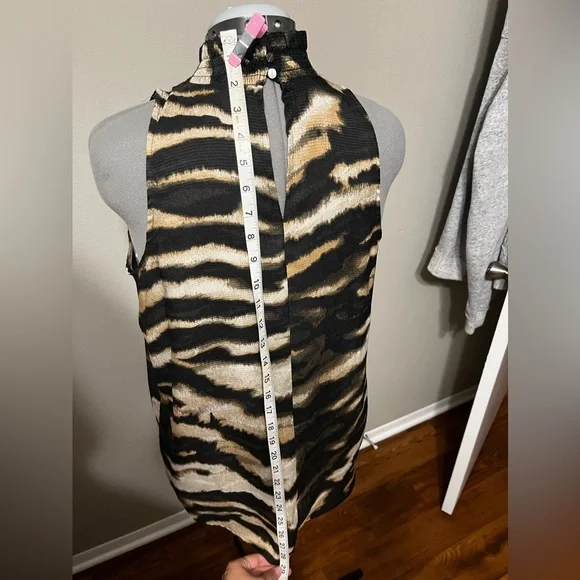 Sleeveless Turtleneck - Picture 4 of 10